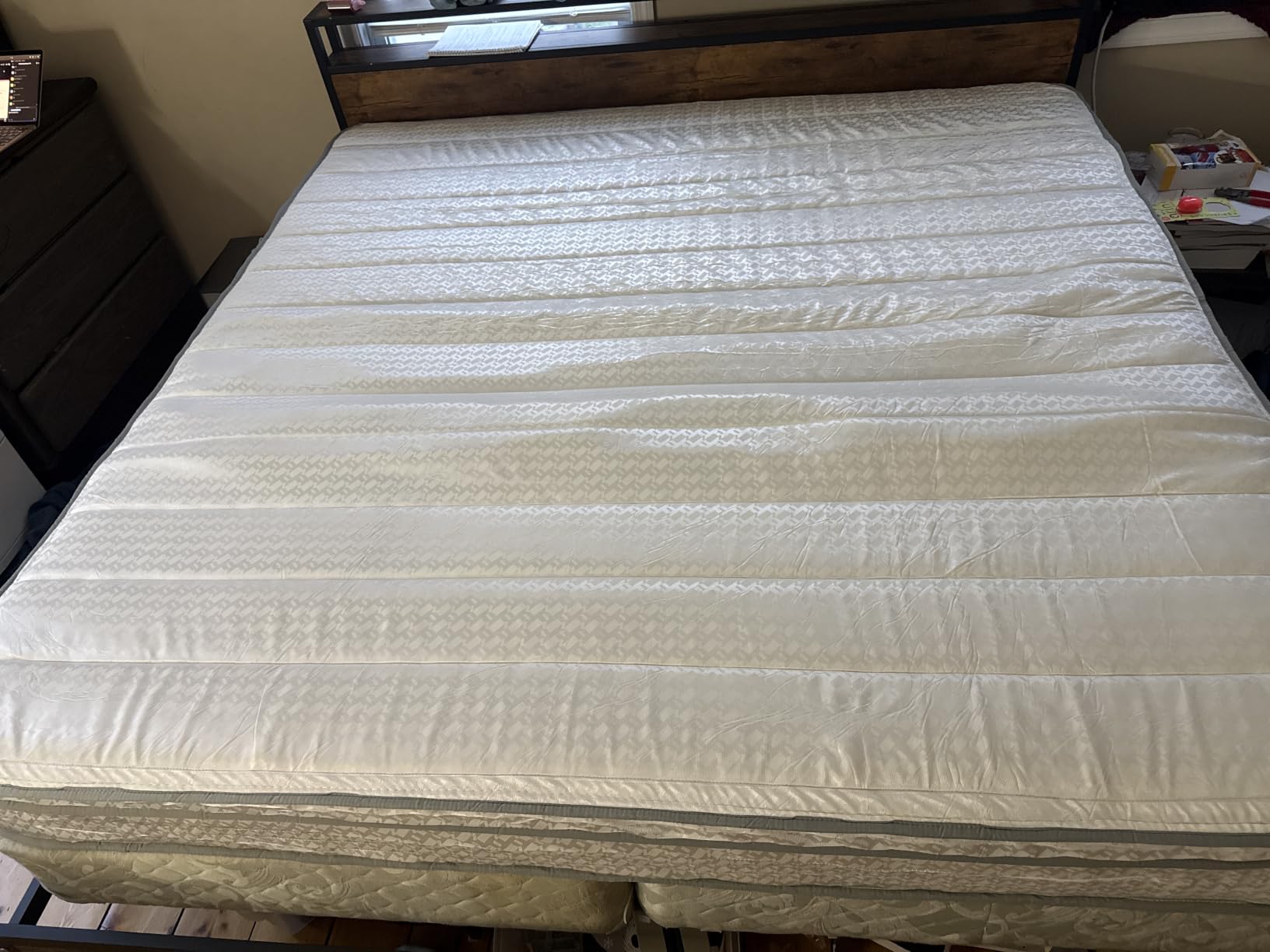 Novilla 12 Inch King Size Mattress, Hypoallergenic & Back Pain Relief, Hybrid King Mattresses in a Box with Smarts Coils, Fiberglass Free CertiPUR-US Certified Colchones No Box Spring Needed customer photo 2