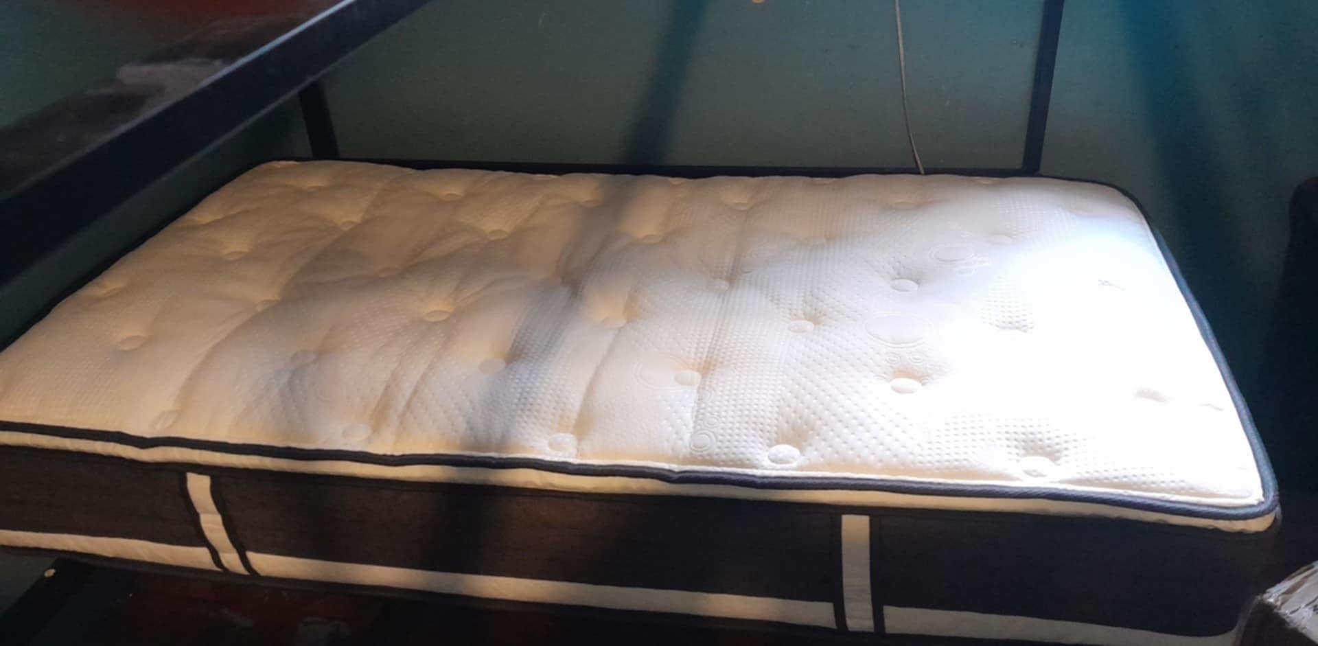 Queen Mattress in a Box – 12 Inch Deluxe Hybrid Mattress for Deep Sleep & Pain Relief, Hypoallergenic Fabric, Extra Edge Support, Fiberglass-Free, CertiPUR-US Certified, 365-Night Trial customer photo 1