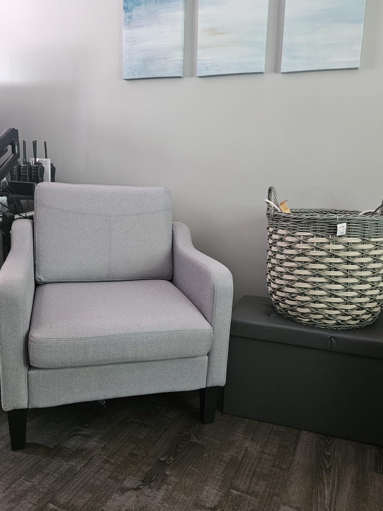 Accent Chair for Living Room, Mid-Century Upholstered Armchair with Foldable Table & 2 Side Pockets, Modern Linen Wooden Sofa Chair for Bedroom & Reading Room, Light Grey customer photo 1