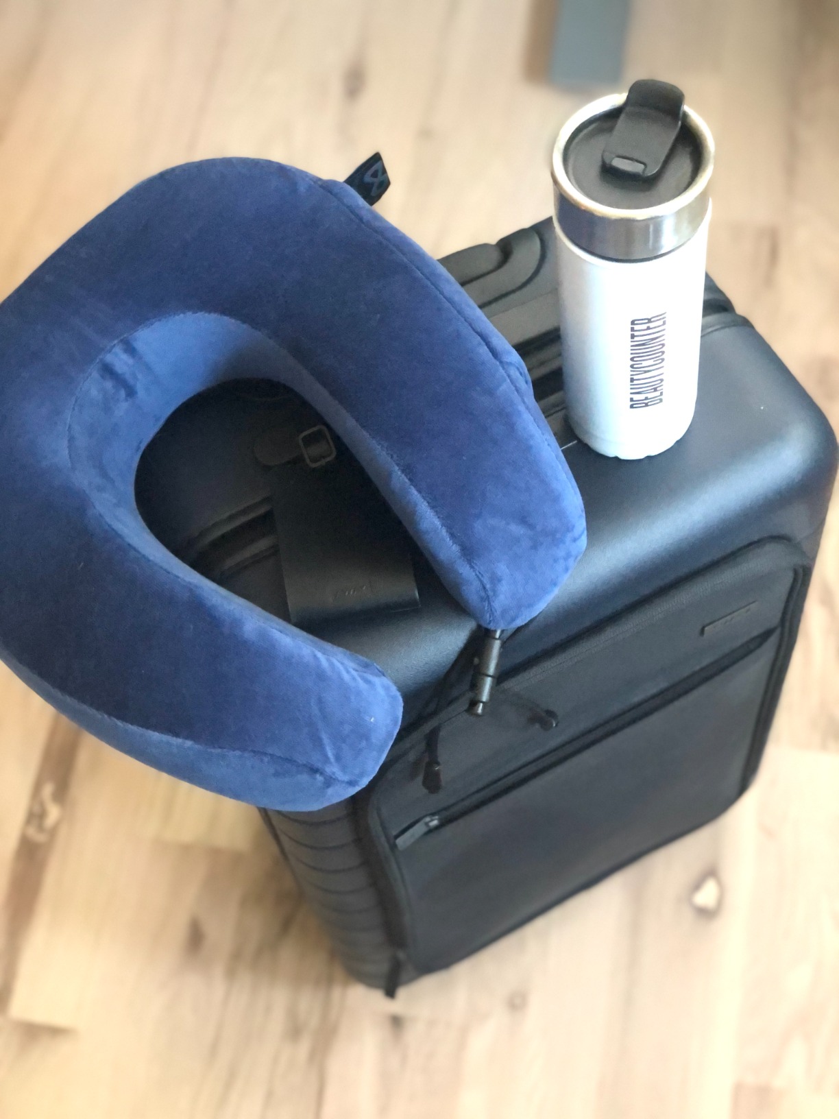 Everlasting Comfort Upgraded Neck Pillow for Airplanes – Memory Foam Travel Headrest for Flying – Portable Multi-Position Travel Pillows with 360°Support – Long Flight Essentials for Sleep & Home Use customer photo 1