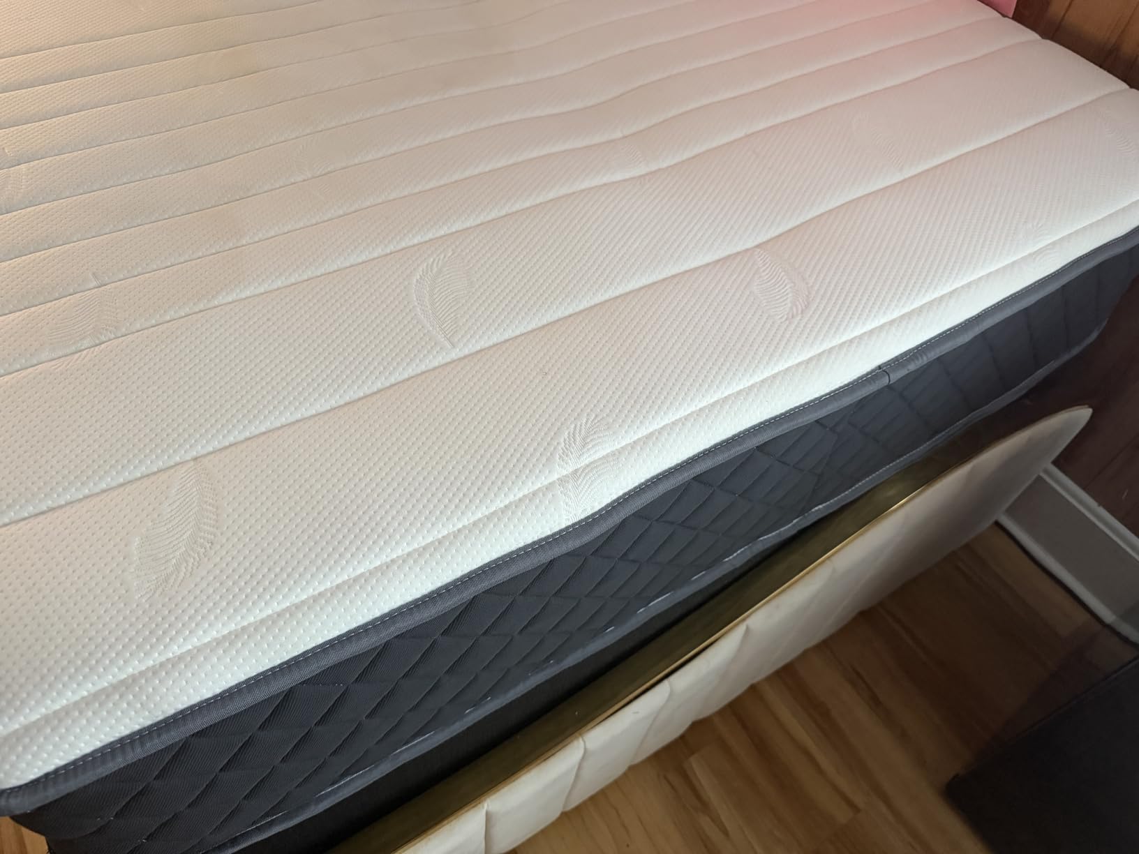 Queen Mattress, 10 Inch Hybrid Mattress with Breathable Foam and Pocket Springs, Medium Firm Memory Foam Mattress for Back Pain Relief, Mattress in a Box, 60×80×10 Inch customer photo 1
