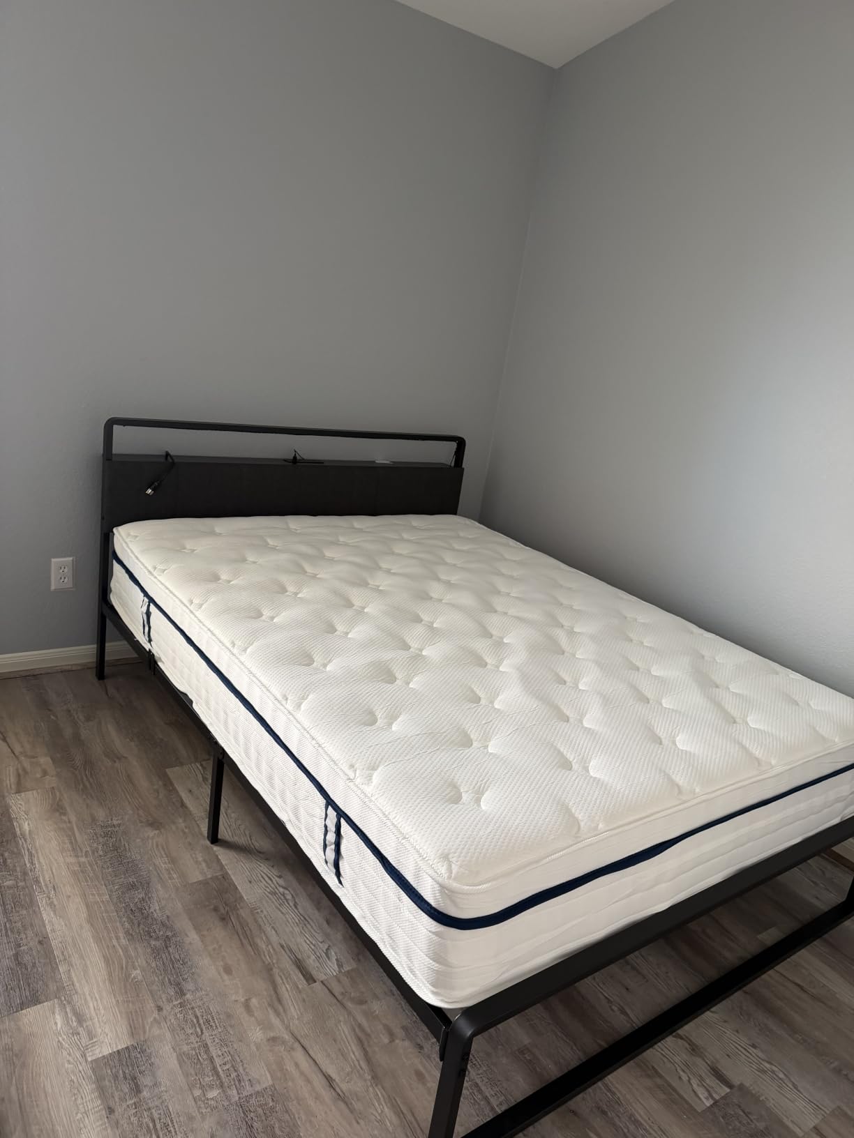 12 Inch Queen Size Mattress, Hybrid Mattress in a Box, Cooling Gel Memory Foam and Individual Pocket Springs for Pressure Relief, CertiPUR-US Certified, Medium Firm Feel customer photo 1