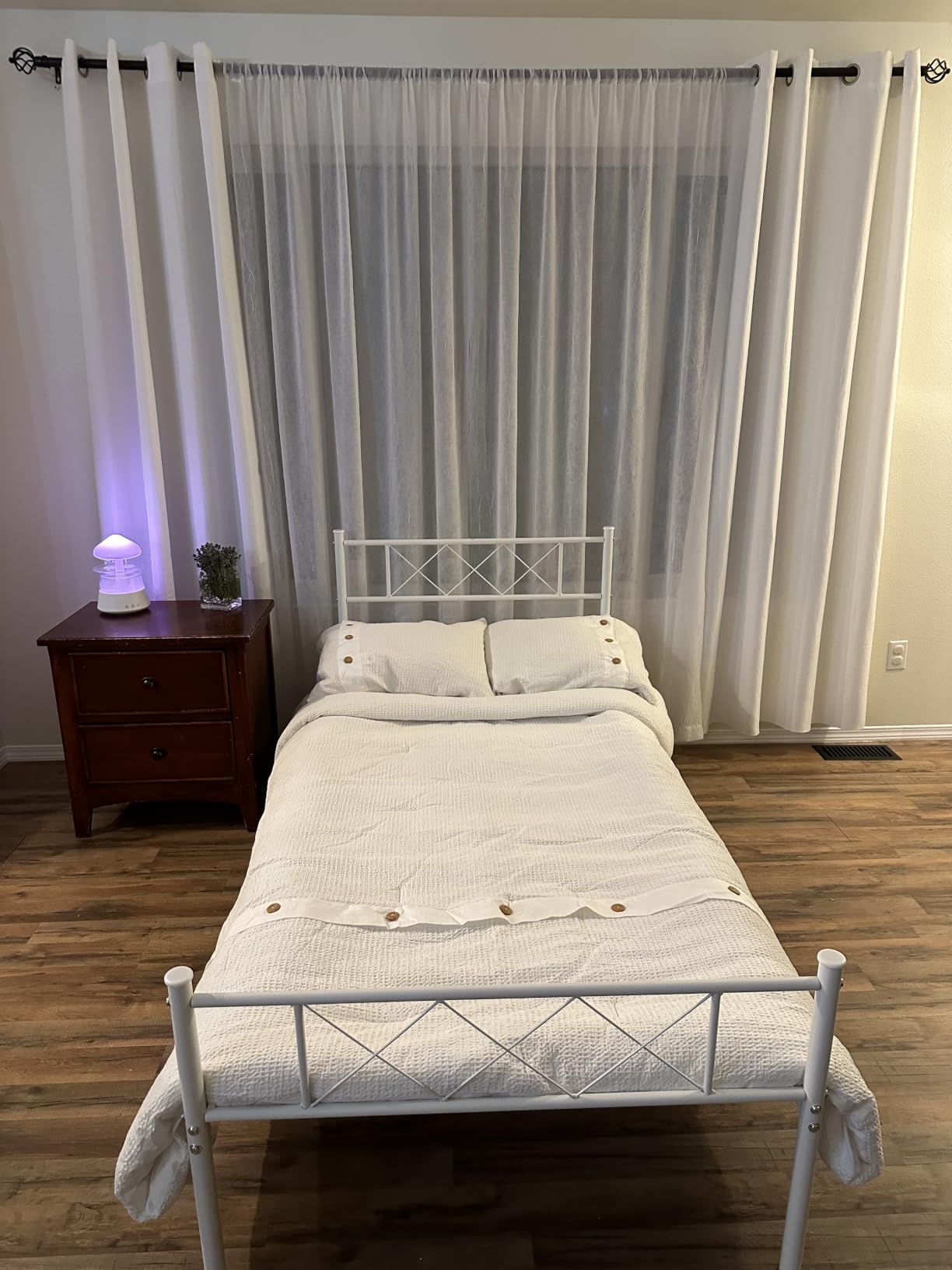 VECELO Twin Size Bed Frame with Headboard, Heavy Duty Bedframe with Strong Metal Slats, No Box Spring Needed & Easy Assembly, Pure White customer photo 1