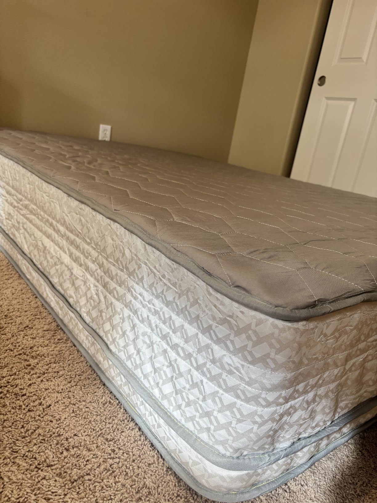 Novilla 14 Inch California King Mattress, Hypoallergenic & Back Pain Relief, Cal King Mattresses in a Box with Smarts Coils, Fiberglass Free CertiPUR-US Certified Colchones Cal No Box Spring Needed customer photo 2