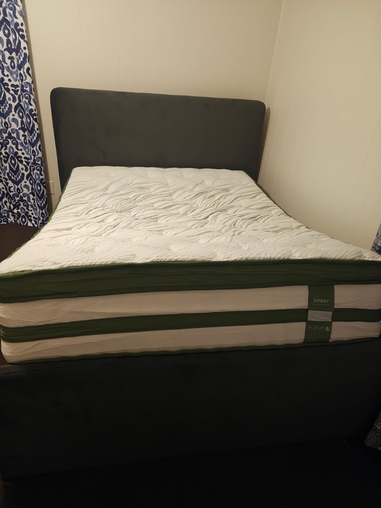Queen Size Mattress 14 Inch, Hybrid Queen Memory Foam Mattress Medium Firm with 7-Zone Pocketed Coils for Back Pain Relief, Bed Mattresses in a Box, 365-Night Trial, CertiPUR-US, Motion Isolation customer photo 1