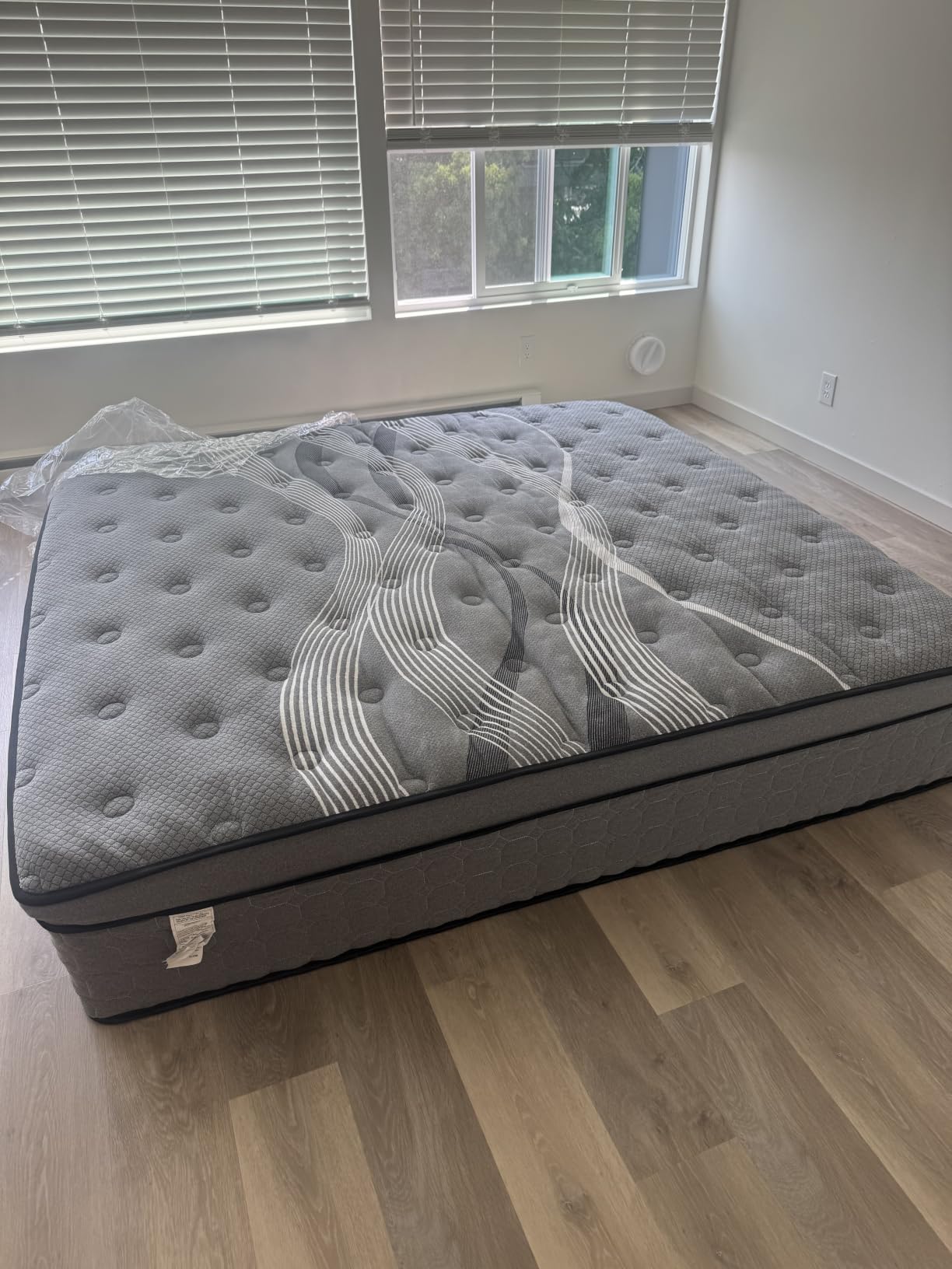 King Size Mattress 14 Inch, Upgraded Luxury Hybrid King Mattress in a Box customer photo 1