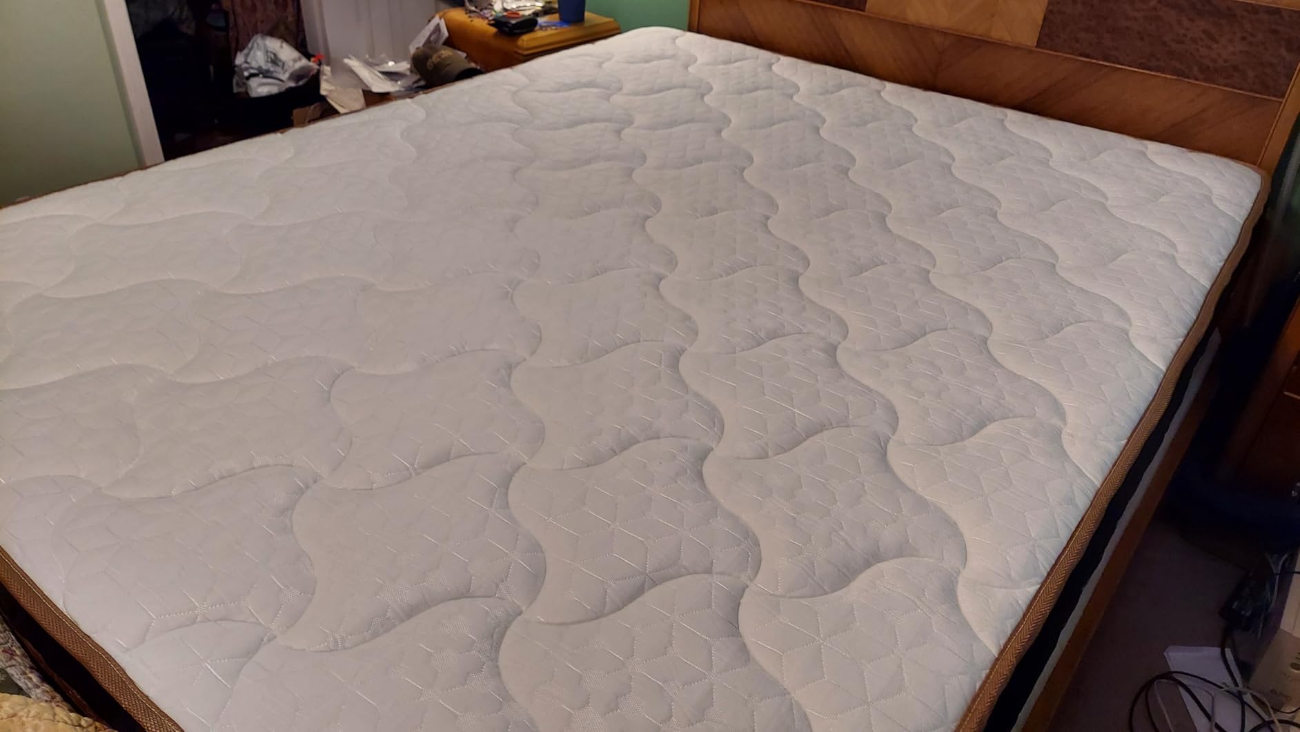 Queen Mattress 12 Inch, Cooling Hybrid Bed in a Box, 7-Zones Individual Pocket Spring, Motion Isolation, Targeted Hip/Shoulder/Lumbar Support, Fiberglass-Free, 365-Night Trial, CertiPUR-US customer photo 1