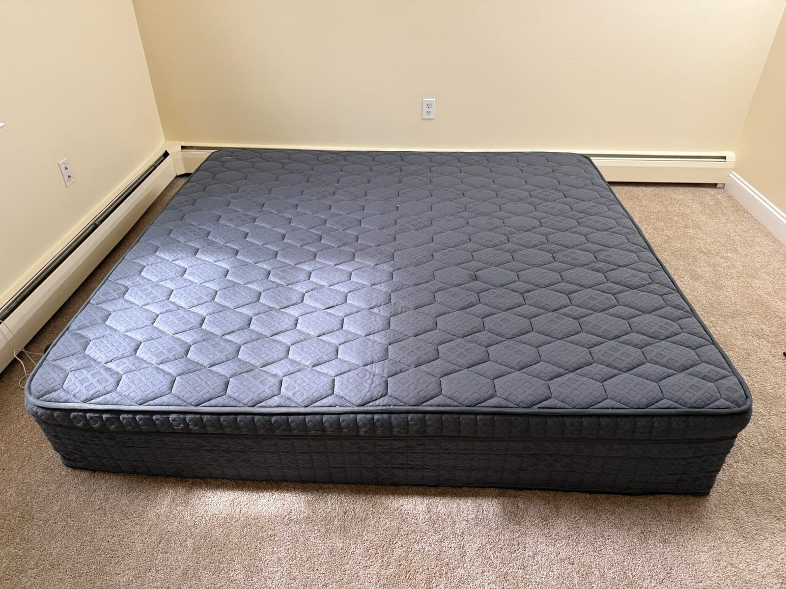 14 inch Firm King Size Mattress Upgrade, Hybrid King Mattress with Extra Back and Lumbar Support, Fiberglass Free, 365 Nights Trial & 10 Years Warranty, Motion Isolation, Enhenced Edge Support customer photo 2