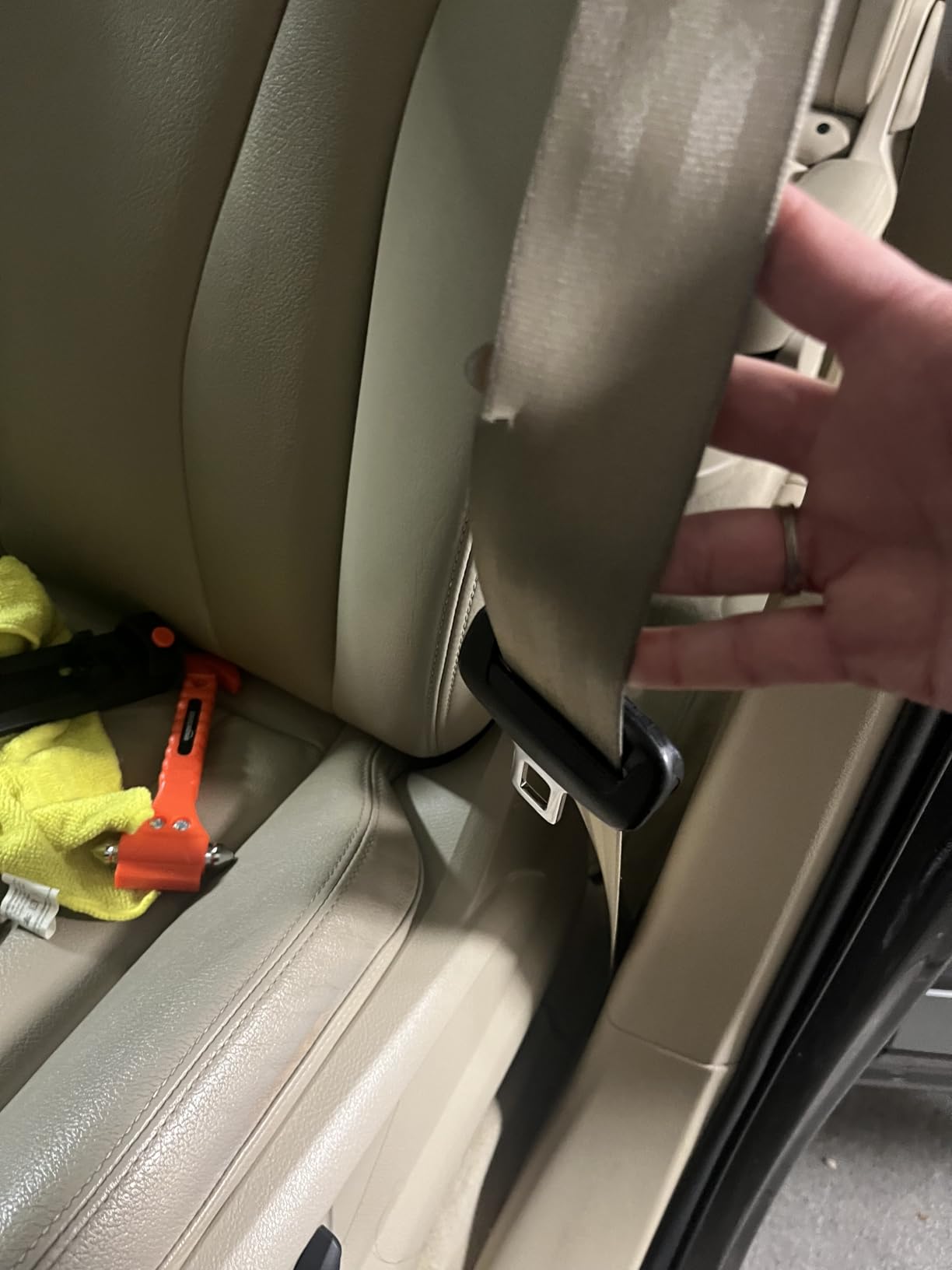 Amazon Basics Emergency Escape Tool, Window Breaker and Seatbelt Cutter, Car Safety Hammer with Protective Bracket, Bright Orange, 2 Pack, SW-835 customer photo 2