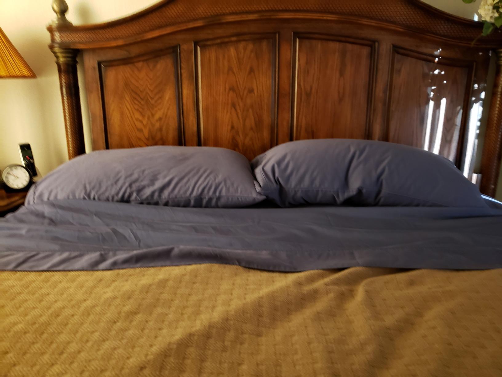 Continental Bedding Harmony White Goose Down Pillow 550 Fill Power Soft Loft 100% Cotton 300 Thread Count Shell Queen Size 1 Pack Made in USA customer photo 2