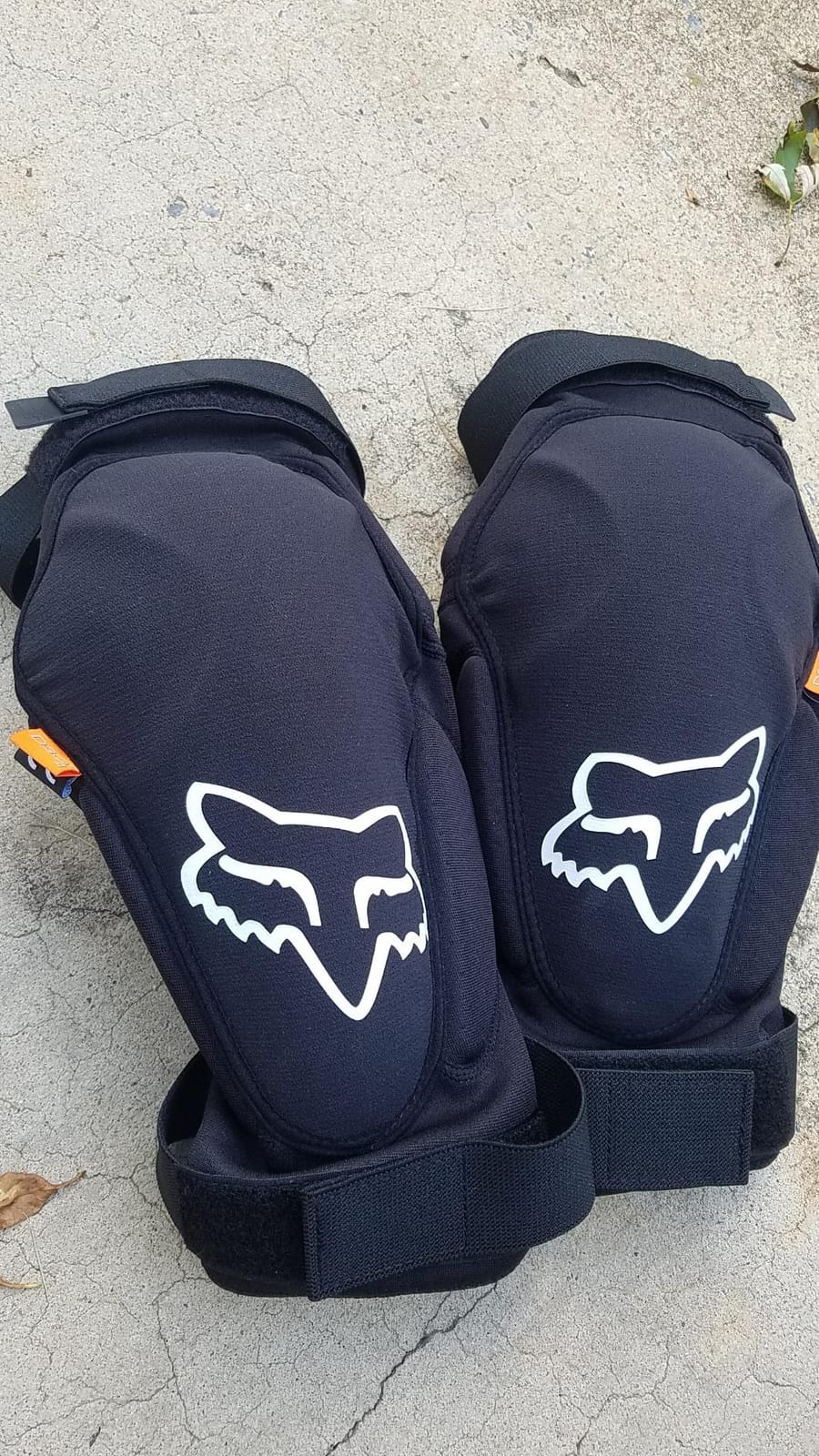 Fox Racing Launch D3O Mountain Bike Knee Guard, Small customer photo 1