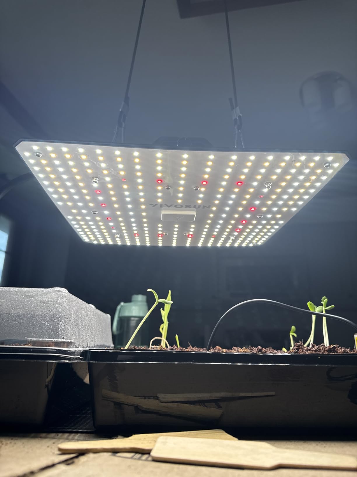 VIVOSUN LumaLight 200W LED Grow Light, Full Spectrum Plant Light customer photo 2