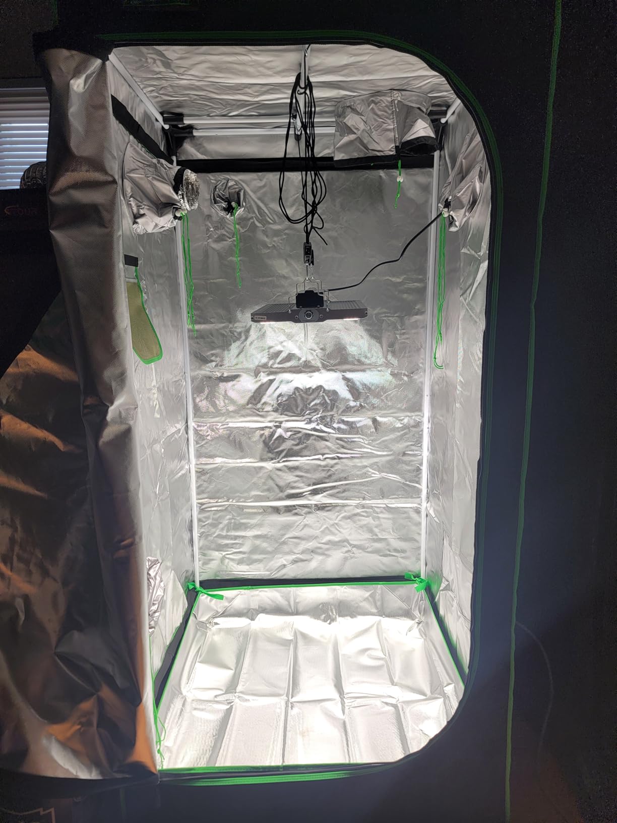 3x3 Green Hut Grow Tent 32