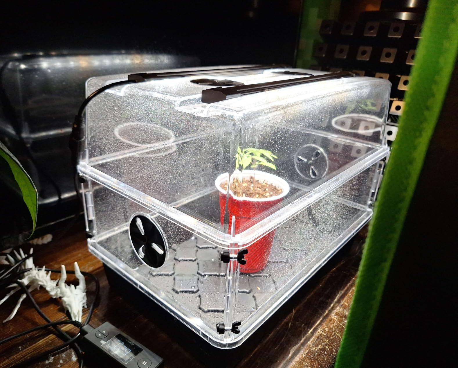 AC Infinity Heavy-Duty Humidity Dome with Full Spectrum LED Grow Light Bars customer photo 1