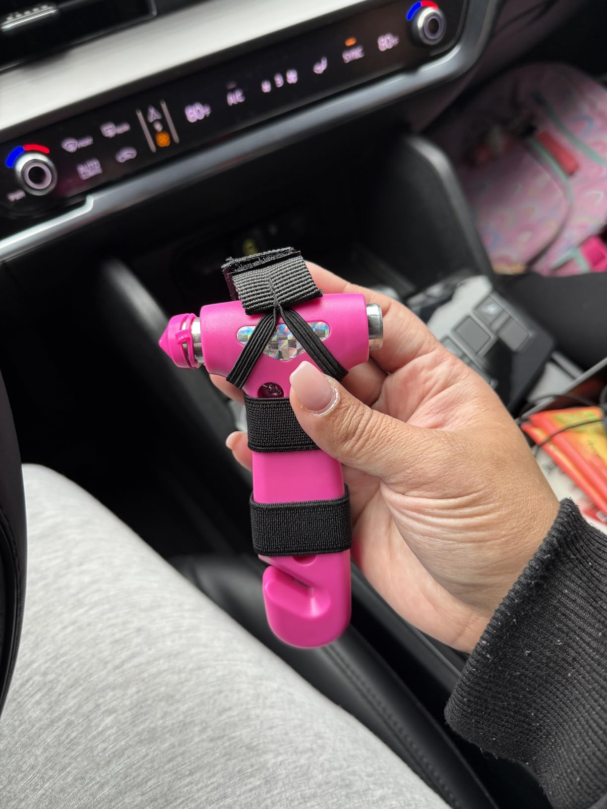 THINKWORK Car Safety Hammer, 3-in-1 Emergency Escape Tool with One Second Window Breaker and Seat Belt Cutter, Safety Emergency Car Escape Tool for Car, Office, Home, Orange customer photo 1