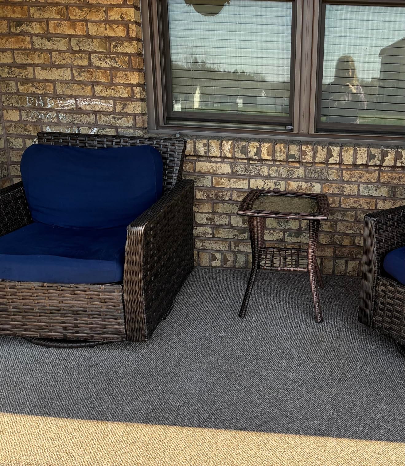 VINGLI Outdoor Side Table with Storage Wicker Patio Side Table, Tempered Glass Top End Table for Balcony Porch Deck (Brown) customer photo 2