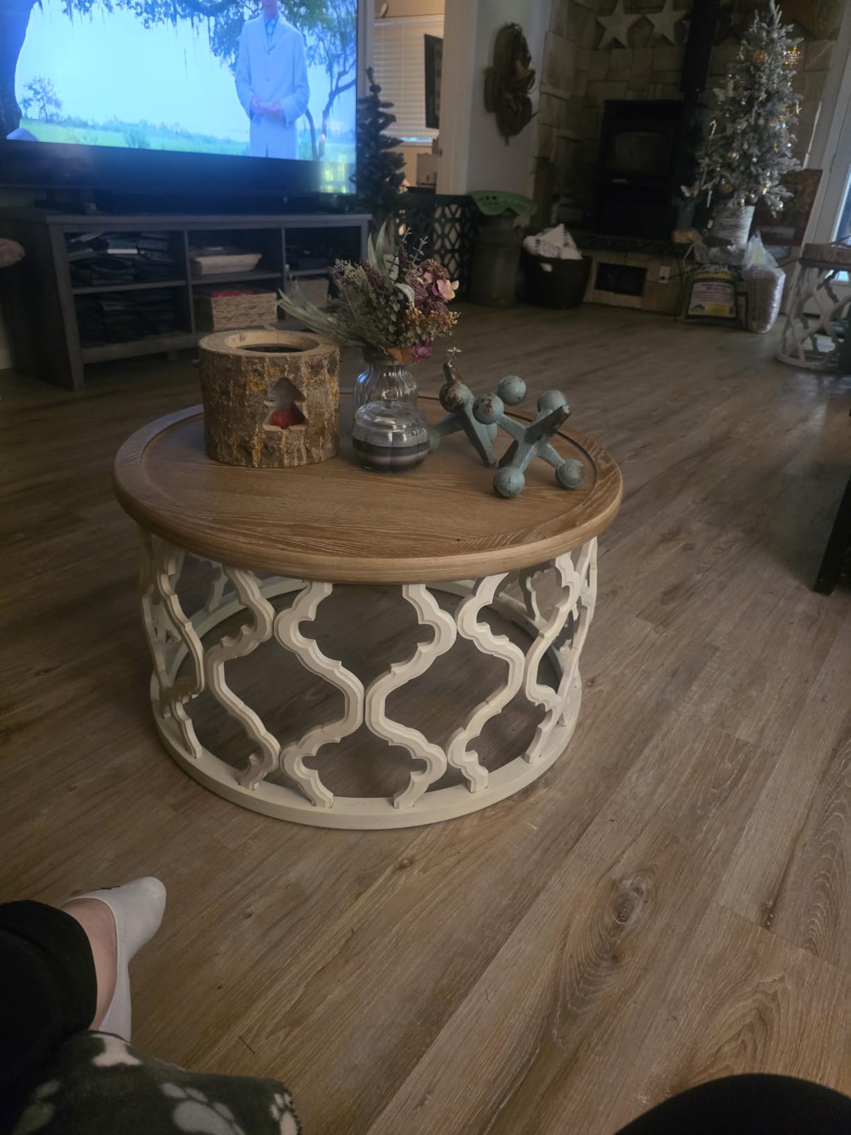 karlott Farmhouse Coffee Table, French Country Round Coffee Table, Beige customer photo 1