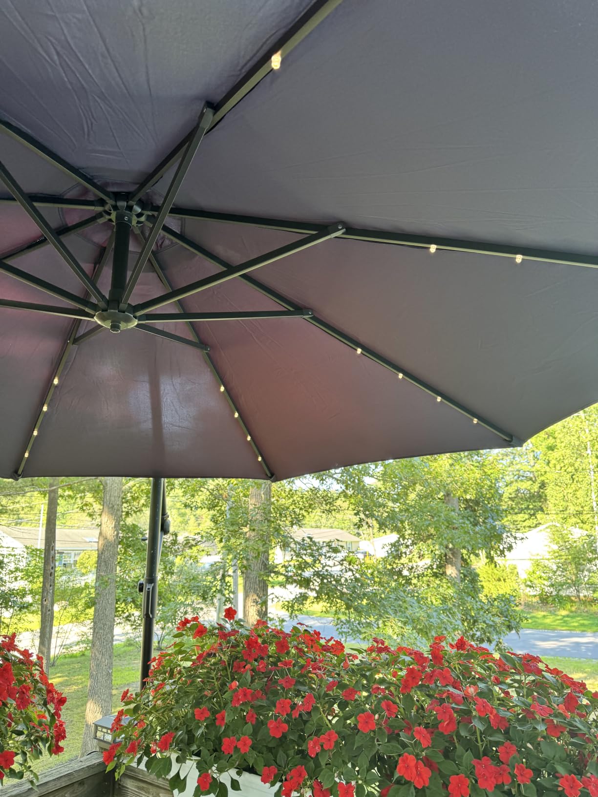 wikiwiki 10ft Solar LED Offset Patio Umbrella, Outdoor Cantilever Patio Umbrellas with Solar Lights for Backyard, Poolside and Garden, Easy Tilt Adjustment, 32 LED Lights & Polyester Shade, Dark Gray customer photo 1